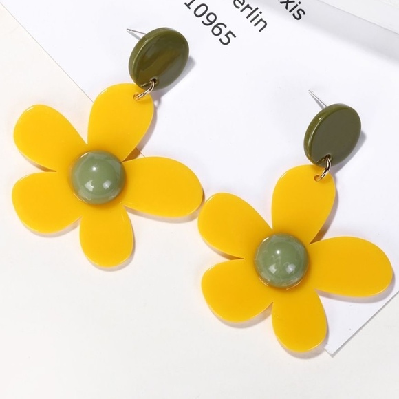 The Secret Pine Jewelry - *ADELL* Yellow Flower Shaped Fashion Acrylic Earrings
